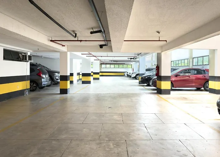 Camboinhas Com Piscina, Ar Condicionado E Garagem!