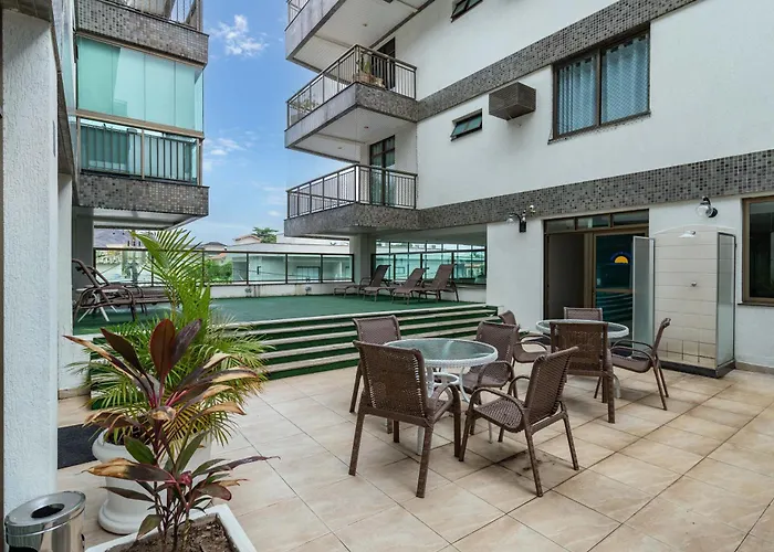Camboinhas Com Piscina, Ar Condicionado E Garagem!